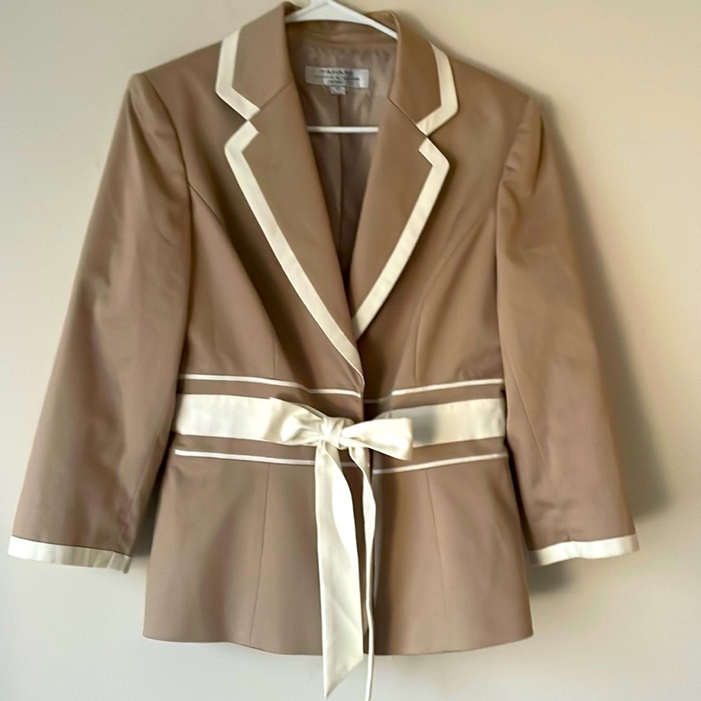 Tahari tan and white blazer